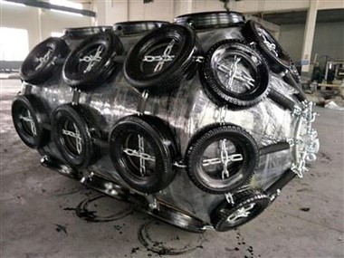 Inflathabable cov tub rog fender ntawm cov khoom siv zoo ntev ntev