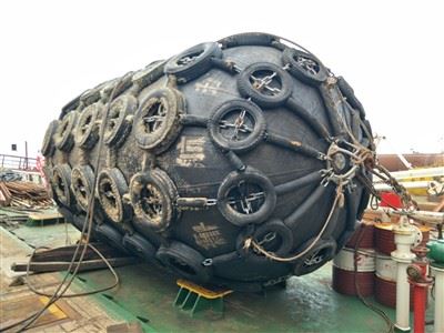 Marine Pneumatic Rubber Fenders Marine Pneumatic Rubber Fenders